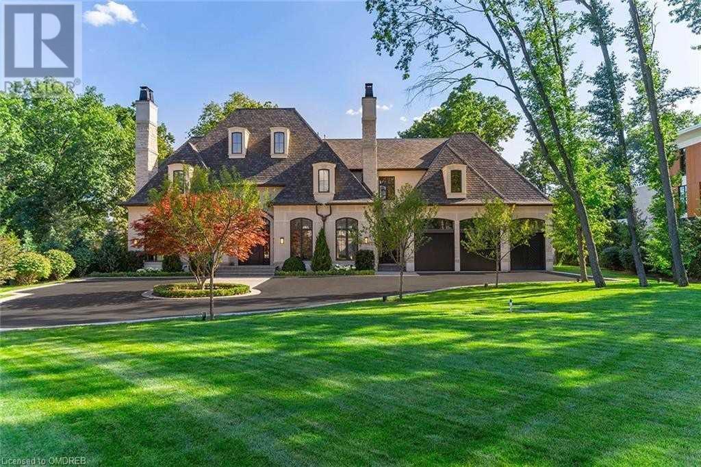 Live Like Royalty: Take a Look Inside Mississauga’s Magnificent $14 Million Mansion on Doulton&nbsp;Drive