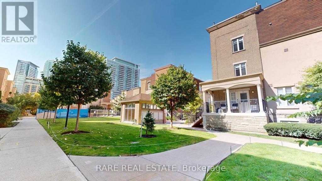 Toronto townhouse listed 4 times in 1 year demonstrates how much prices have&nbsp;fluctuated