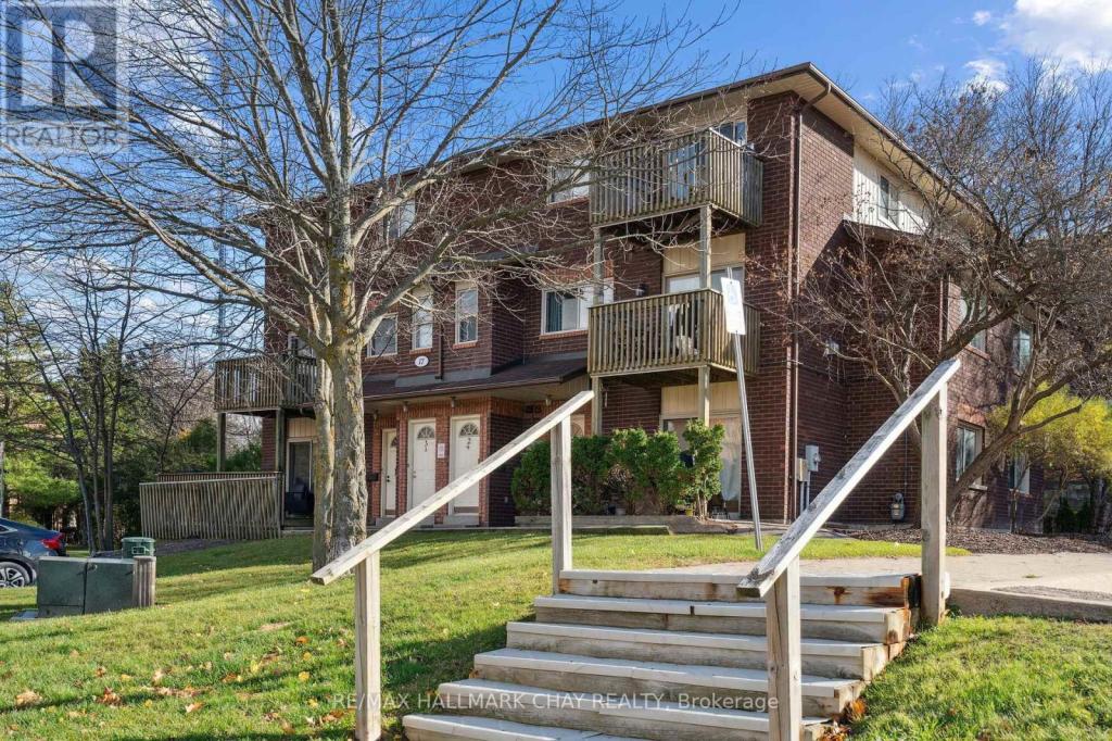Listed at $399k in Barrie,&nbsp;Ontario