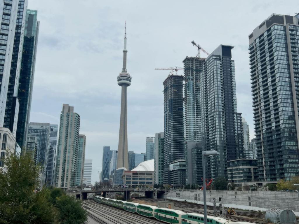 Canadian Housing Starts Fall 6% in March, Missing&nbsp;Expectations