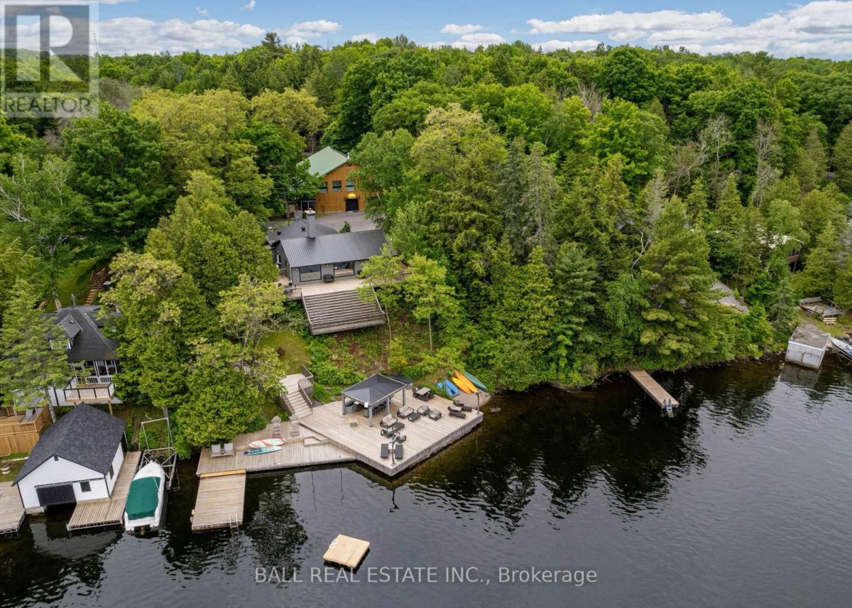 This $2.3M Ontario Lake House Was A Filming Location For The Tragically&nbsp;Hip
